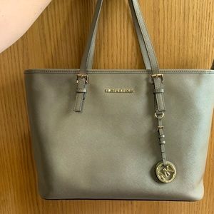 Micheal Kors purse
